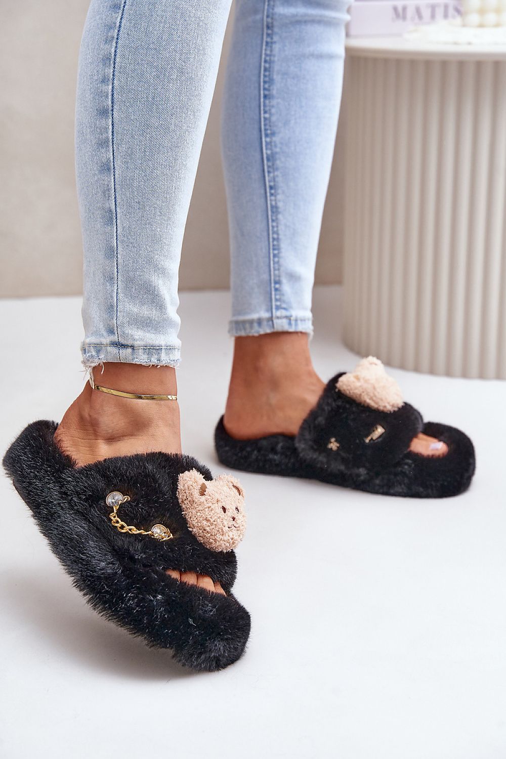 Slippers model 202175